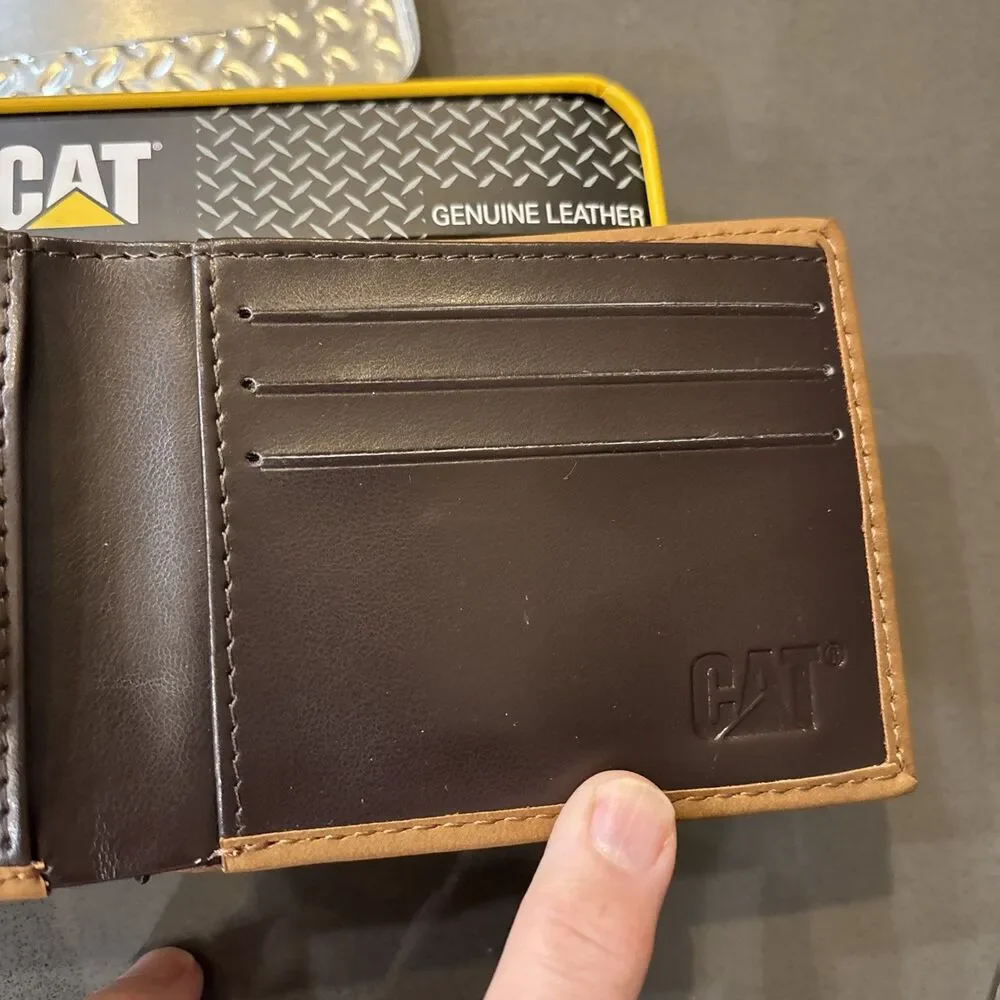 CAT Caterpillar Single BiFold Leather RFID Wallet  Embossed Logo Tan W/ Gift Tin